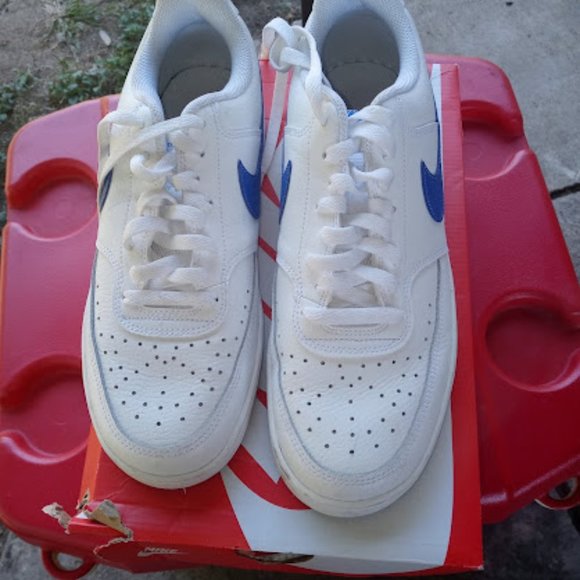 Men Size 9.5 Air Force One white with blue logo - Picture 4 of 4